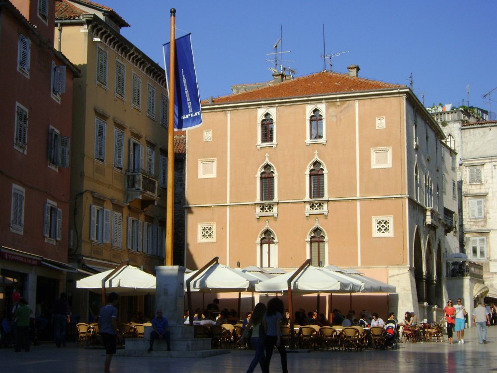 DSC01325.JPG - place Narodni